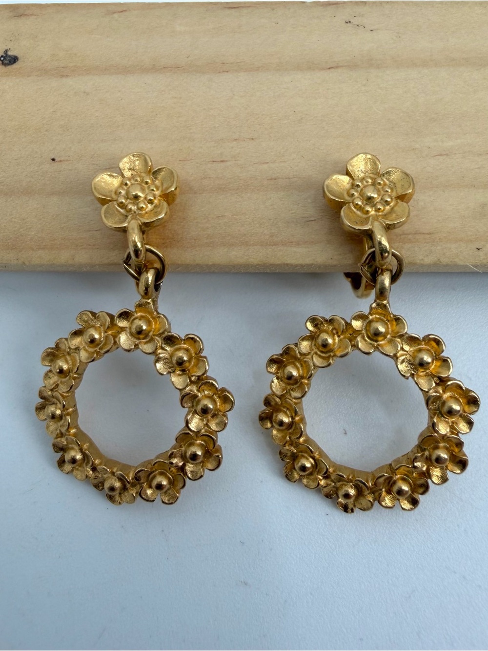Earrings VTG Trifari Gold Tone Floral Wreath Clip On 1990s